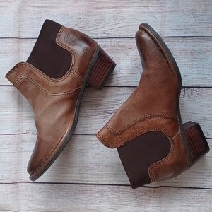 Giani Bernini palma ankle booties. Woman's 7. Brown.